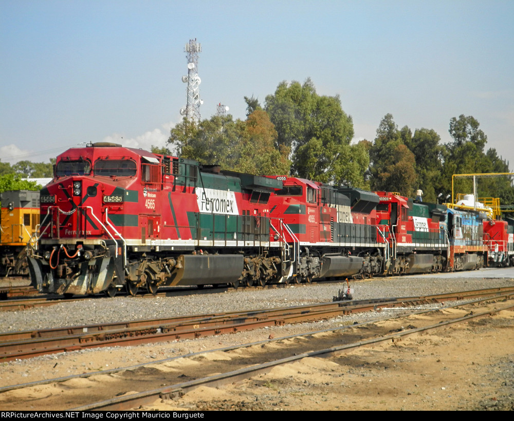 FXE Locomotives at Guadalajara yard